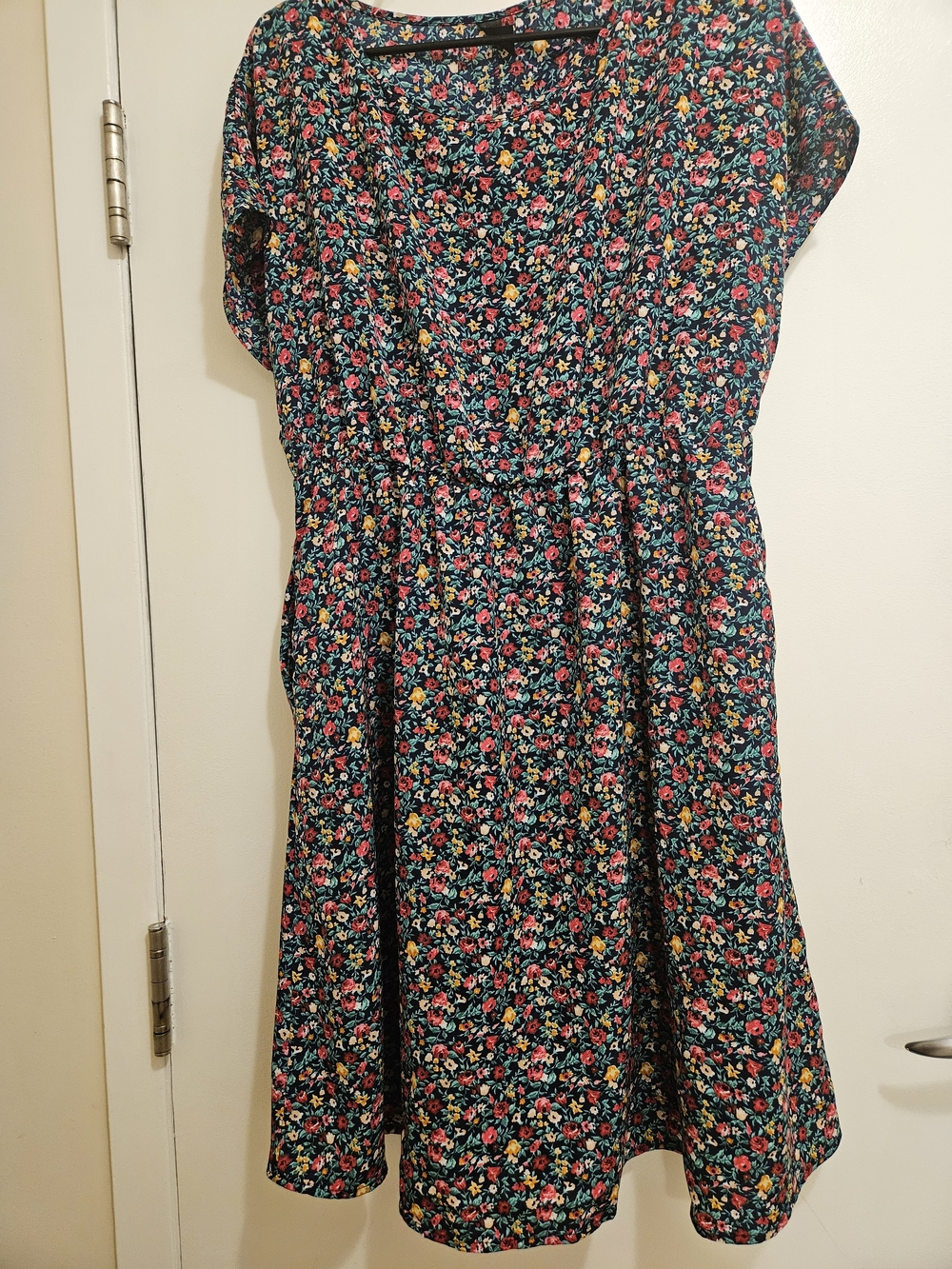 Women’s Floral Navy Short-Sleeve Casual Dress